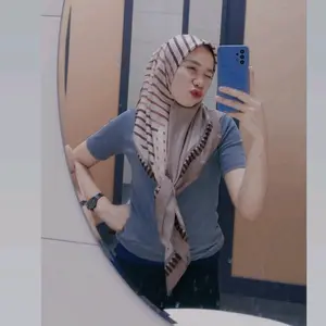 Profile Picture of ✨Girl✨ (@ratnamalau1) on Tiktok