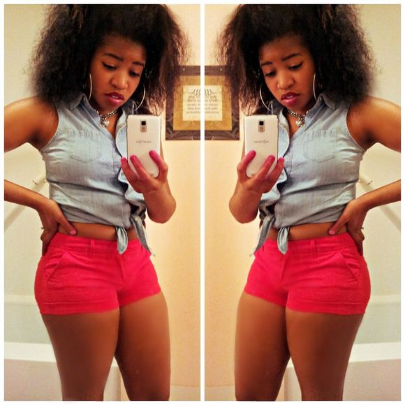 Profile Picture of Raeven Douthett (@raeee17) on Poshmark
