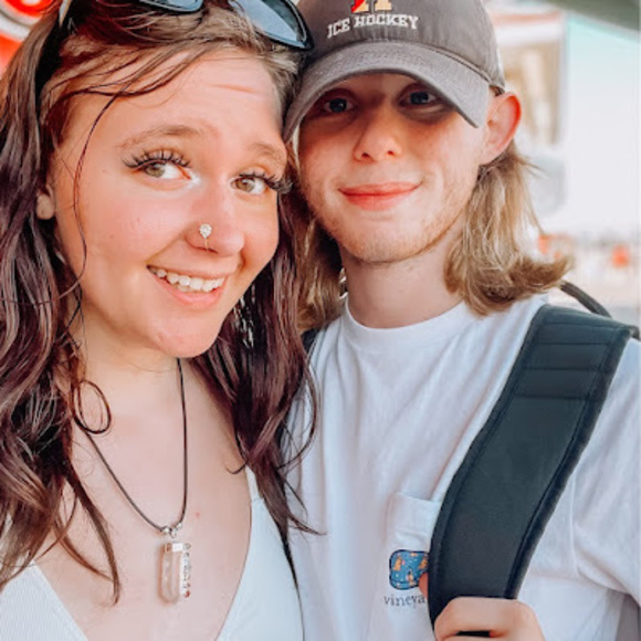 Profile Picture of Taylor Blickos (@taylor_blickos) on Poshmark