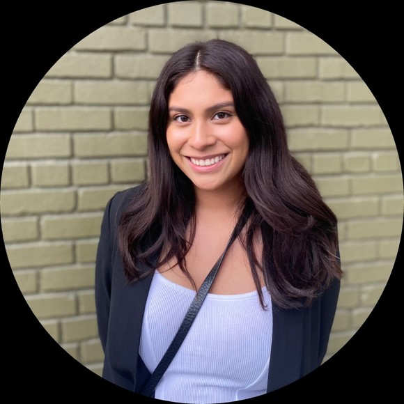 Profile Picture of Liz Toledo (@lizeditht) on Poshmark