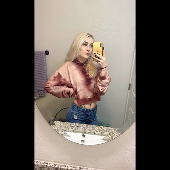 Profile Picture of Krystal Forbes (@krystalann40) on Poshmark