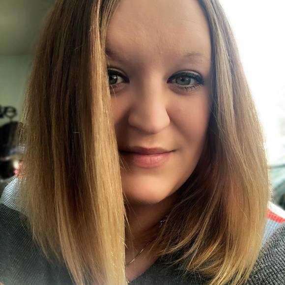 Profile Picture of Jessica Yeary (@jessicayeary) on Poshmark