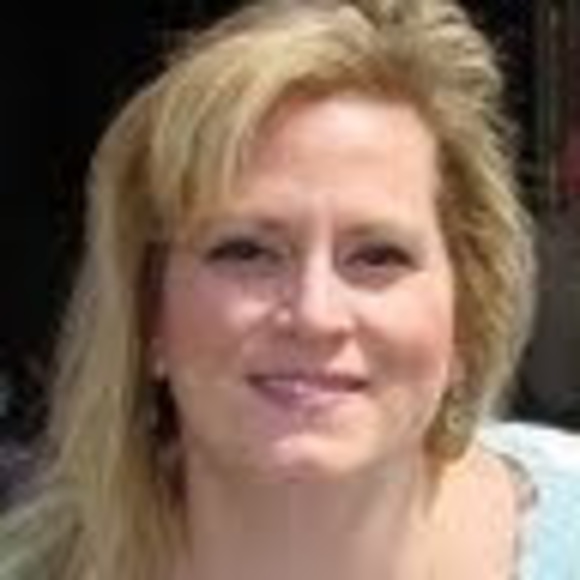Profile Picture of Ann Stofflet (@annstofflet) on Poshmark