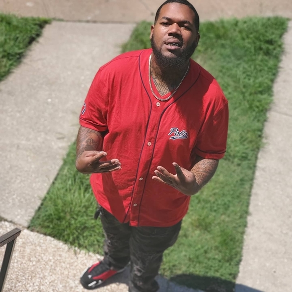 Profile Picture of Aje Thompson (@jody0911) on Poshmark