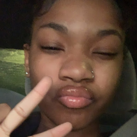 Profile Picture of Denise Hodrick (@denisehodrick07) on Poshmark