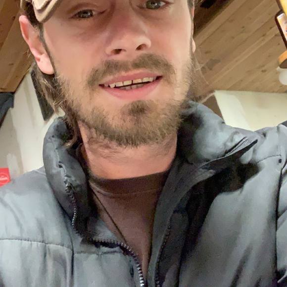Profile Picture of Robert Ruhlander (@r_ruh) on Poshmark