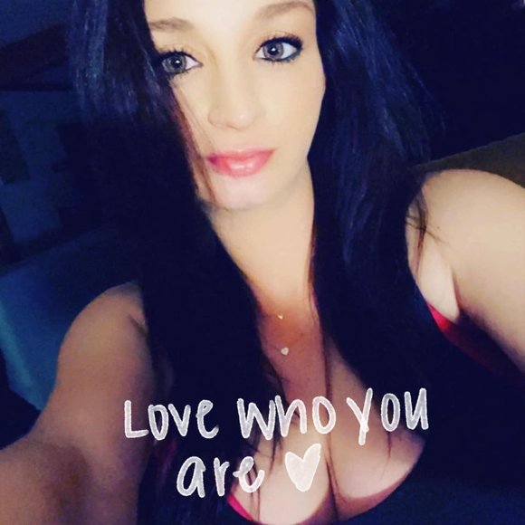 Profile Picture of Christiane Autry (@cntrygrl_93) on Poshmark