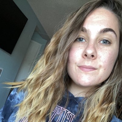 Profile Picture of Ruth Howe (@scarlz12) on Twitter