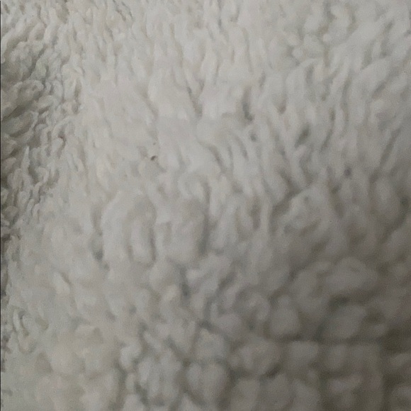 Profile Picture of Alexia Crittendon (@alexiacrittendo) on Poshmark