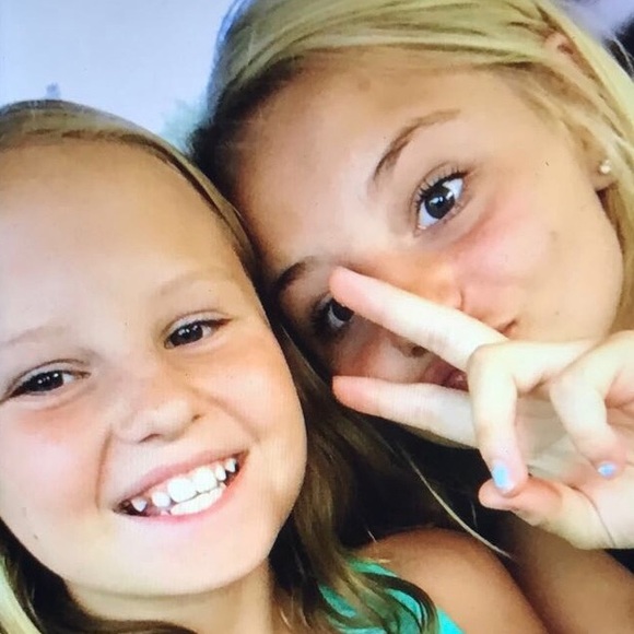 Profile Picture of Jillian Cullyford (@jilliancully) on Poshmark