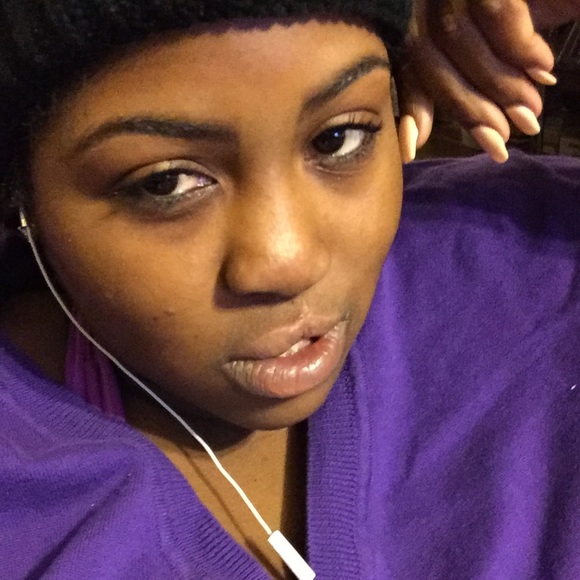 Profile Picture of Lisa Hilton (@mrslolahilton) on Poshmark