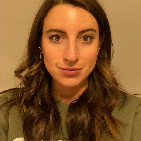 Profile Picture of Victoria Lannom (@victorialannom) on Poshmark
