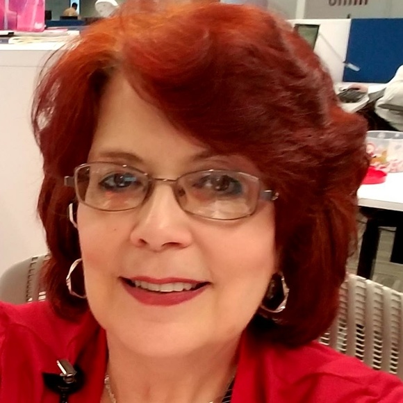 Profile Picture of Cathy Rayfield (@tcdamm) on Poshmark