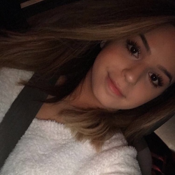 Profile Picture of Noor Al (@xxna22) on Poshmark