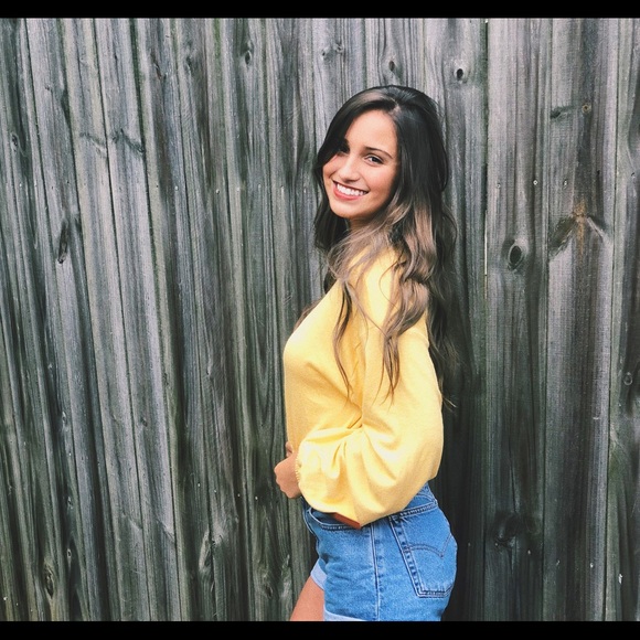 Profile Picture of Allie Matye (@allie_matye) on Poshmark