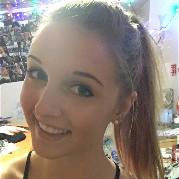 Profile Picture of Myka Perusek (@mykaperusek) on Poshmark