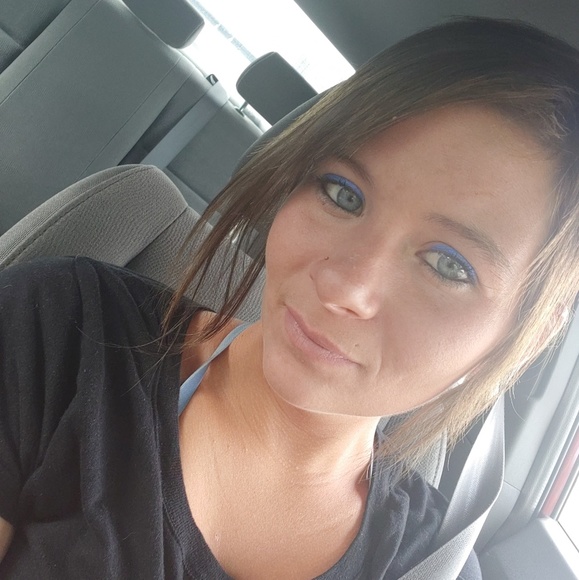 Profile Picture of Charlene Feindell (@char_feindell) on Poshmark