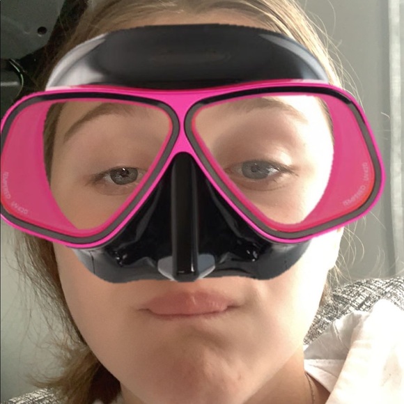 Profile Picture of Ariel Lemelin (@ariel_lemelin) on Poshmark