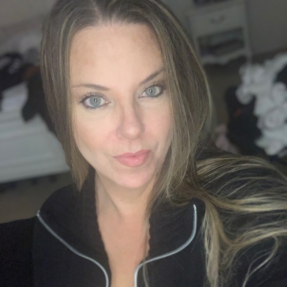 Profile Picture of Cecelia Scott (@ceceliaascott) on Poshmark
