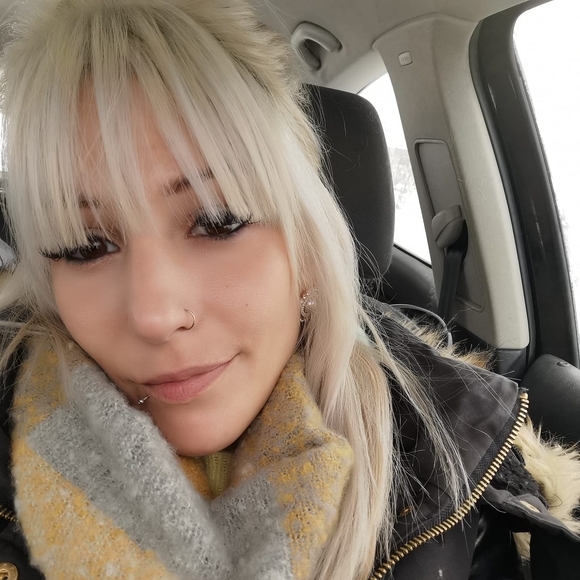 Profile Picture of Cindy Bourgouin (@cindybourgouin) on Poshmark