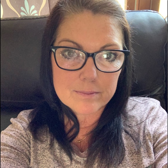 Profile Picture of Shelly Arnold (@shellyarnold957) on Poshmark