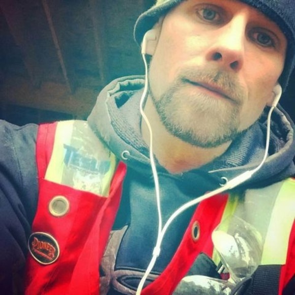 Profile Picture of James Takala (@jamestakala81) on Poshmark