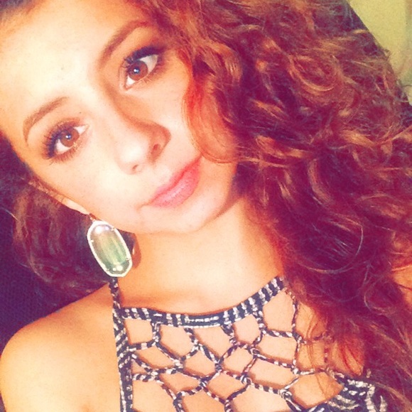 Profile Picture of Lauren Winfrey (@laurenawinfrey) on Poshmark