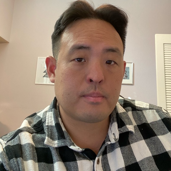 Profile Picture of Raymond Chun (@bidfirst08) on Poshmark