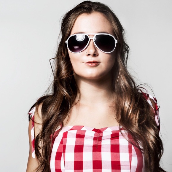 Profile Picture of Simone Davis (@simonrdvis) on Poshmark