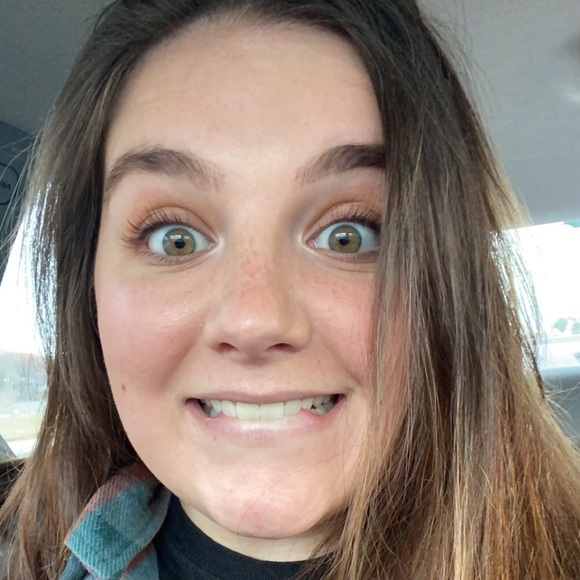 Profile Picture of Olivia Winstead (@owinstead) on Poshmark