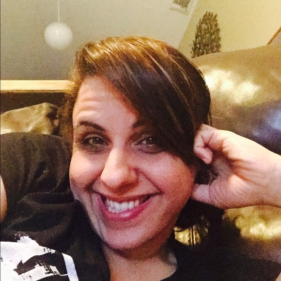 Profile Picture of Samera Ayash (@shoumansam) on Poshmark