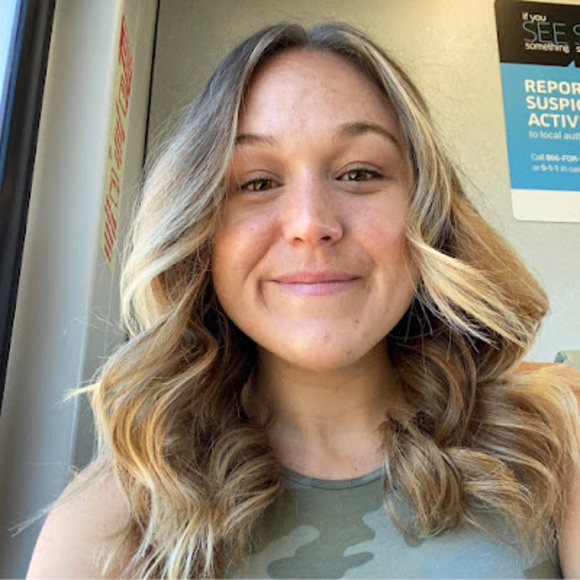 Brittni Funke - Poshmark Profile Picture of Brittni Funke (@brittnifunke) on Poshmark