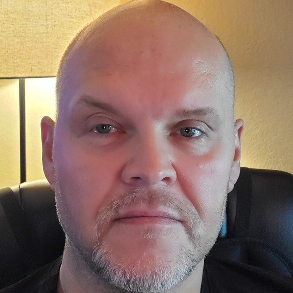 Profile Picture of Robert Wilcox (@robertwilcox67) on Poshmark