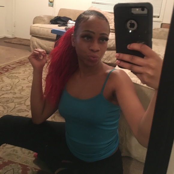 Profile Picture of Alexis Oharrow (@alexisoharrow) on Poshmark