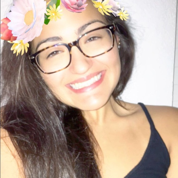 Hanna Seabranch - Poshmark Profile Picture of Hanna Seabranch (@hannaseabranch) on Poshmark