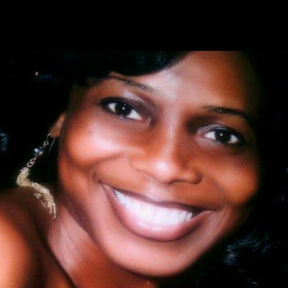 Profile Picture of Joanne Haley (@jmshort) on Poshmark