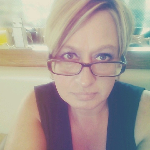 Profile Picture of Tracey Maney (@maneyt) on Poshmark