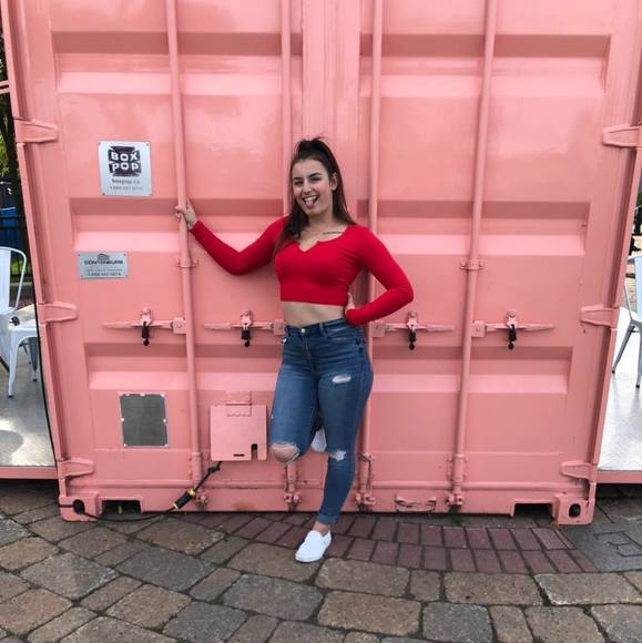 Profile Picture of Laurie Surprenant (@l_surprenant) on Poshmark