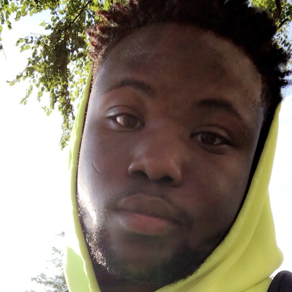 Fernandes Kelly - Poshmark Profile Picture of Fernandes Kelly (@fkelly810) on Poshmark