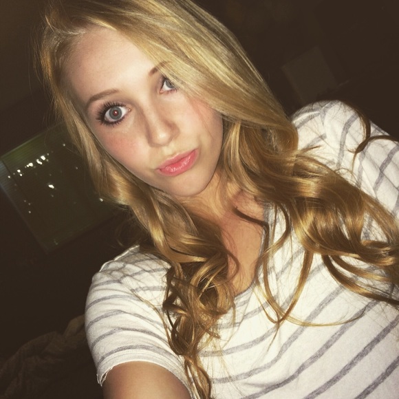 Profile Picture of Bethany Littman (@bethanylittman) on Poshmark