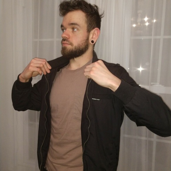 Profile Picture of Joshua Day (@joshuaday409) on Poshmark