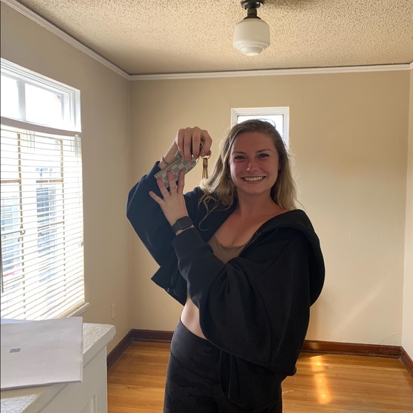 Profile Picture of Annaliese Paukert (@apauk1996484) on Poshmark