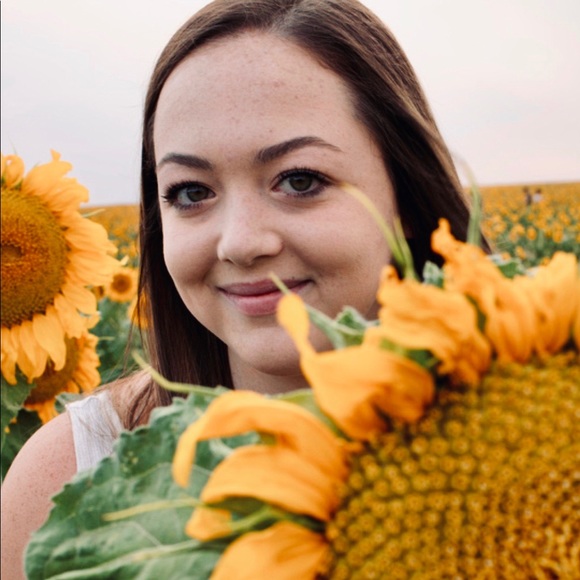 Profile Picture of Hailey Matthews (@hmmatthews) on Poshmark