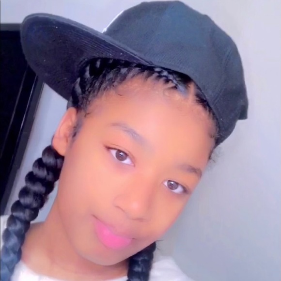 Profile Picture of Quintia Jemison (@quintiajemison) on Poshmark