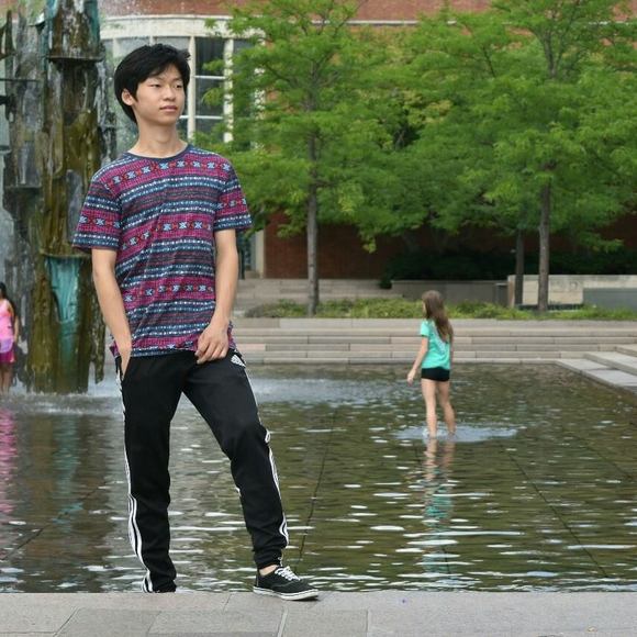 Profile Picture of Allen Zheng (@cocacolamachine) on Poshmark