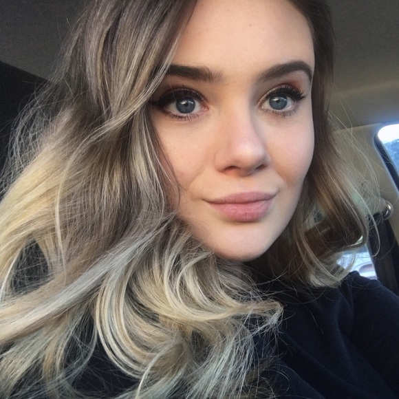 Profile Picture of Bailey Heppner (@baileyhepp) on Poshmark