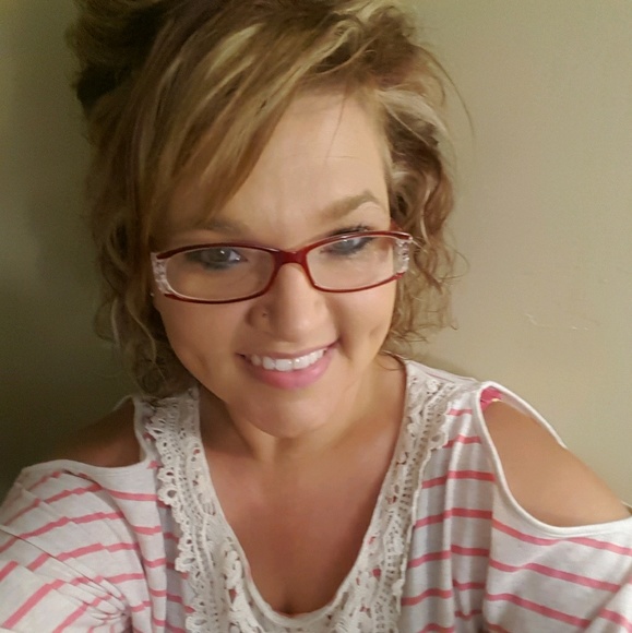 Profile Picture of Kassie Mauzy (@kmauzy82) on Poshmark