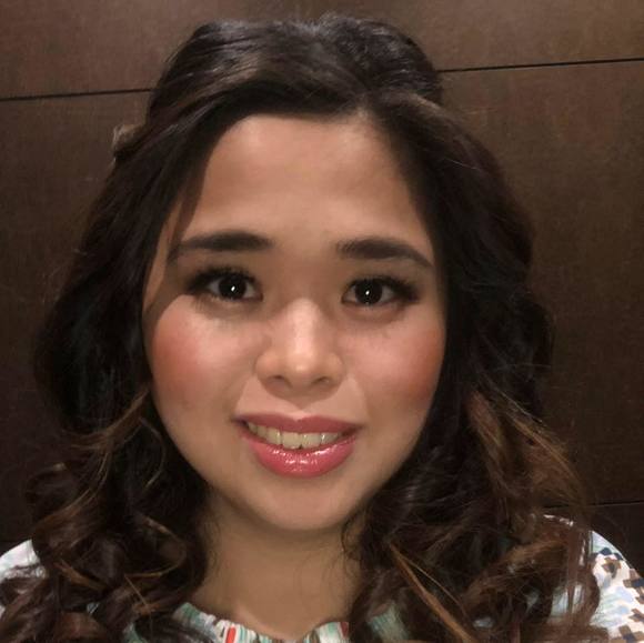 Profile Picture of Roslyn Chua (@chuariwap) on Poshmark