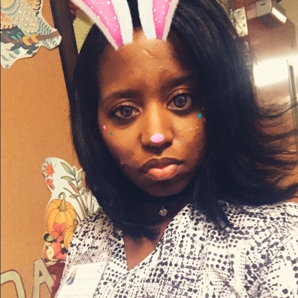 Profile Picture of Monique Quintero (@moniqueq135) on Poshmark