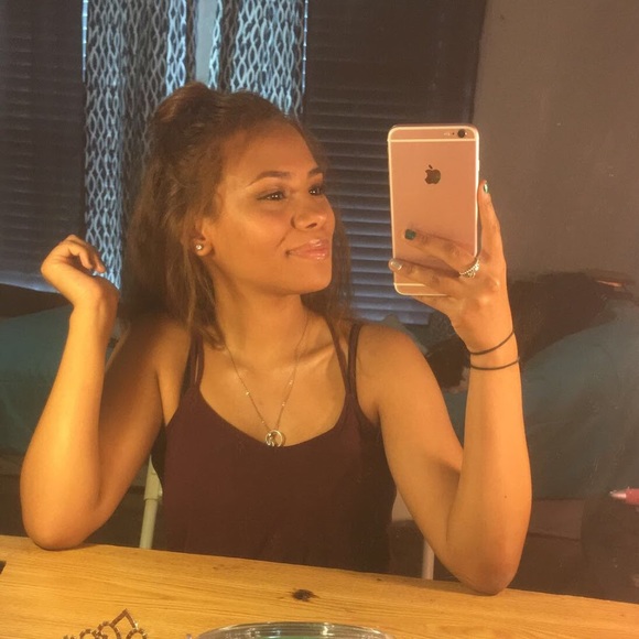 Profile Picture of Azalea Rodriguez (@azalea0927) on Poshmark